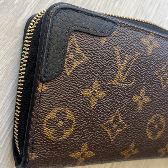 Louis Vuitton iconic logo zippy wallet - Picture 9 of 17